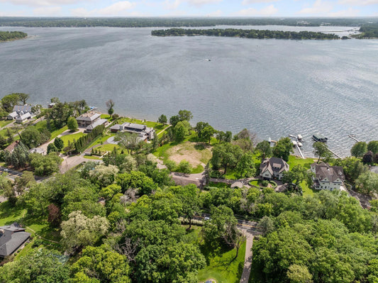 22 Dellwood Avenue, Dellwood, MN 55110