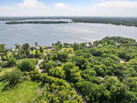 22 Dellwood Avenue, Dellwood, MN 55110