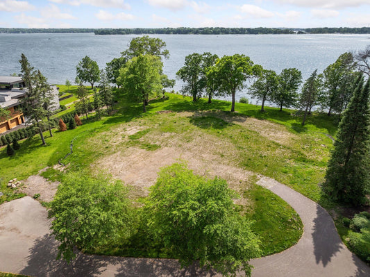 22 Dellwood Avenue, Dellwood, MN 55110